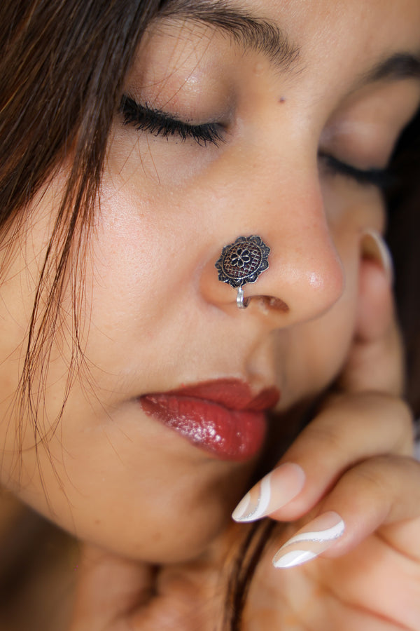 Anant Saaj-Piercing Free: Clip On,Fully Adjustable,Comfort Fit,Free Sized