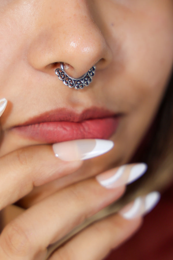 Aatma Saaj-Piercing Free: Clip On,Fully Adjustable,Comfort Fit,Free Sized