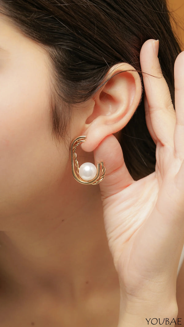 Amy Pearl Earrings