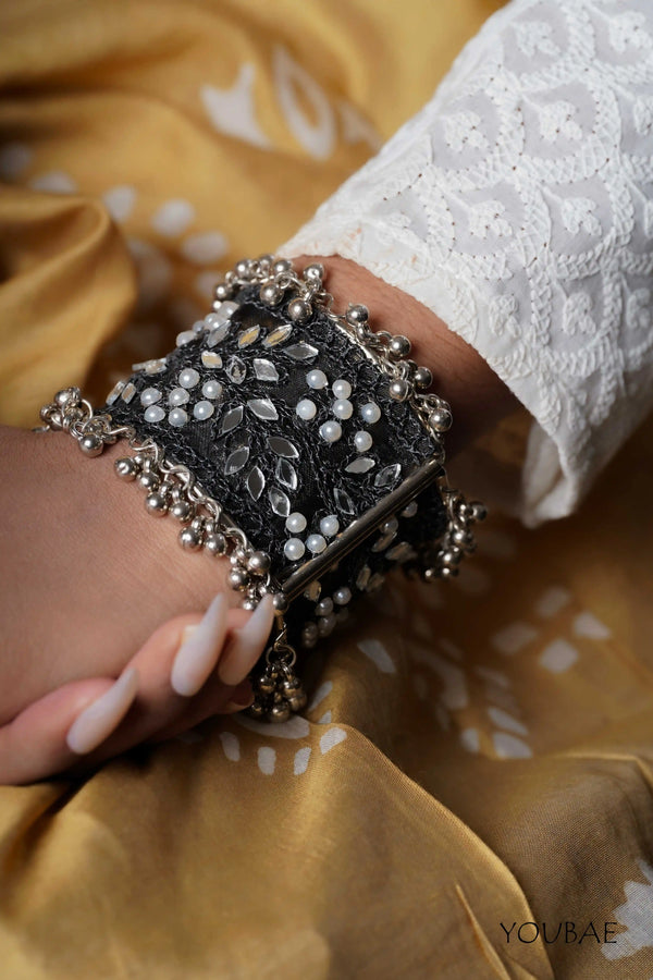Dhruvika Free Sized Adjustable Hand Cuff