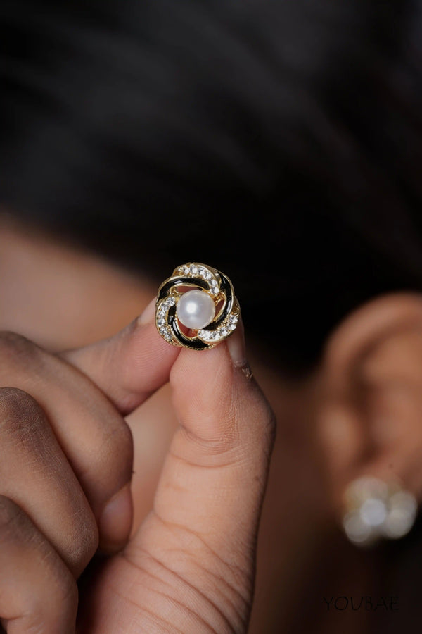 Kiva Pearl Studs