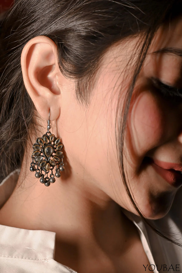 Safiya Drop Earrings