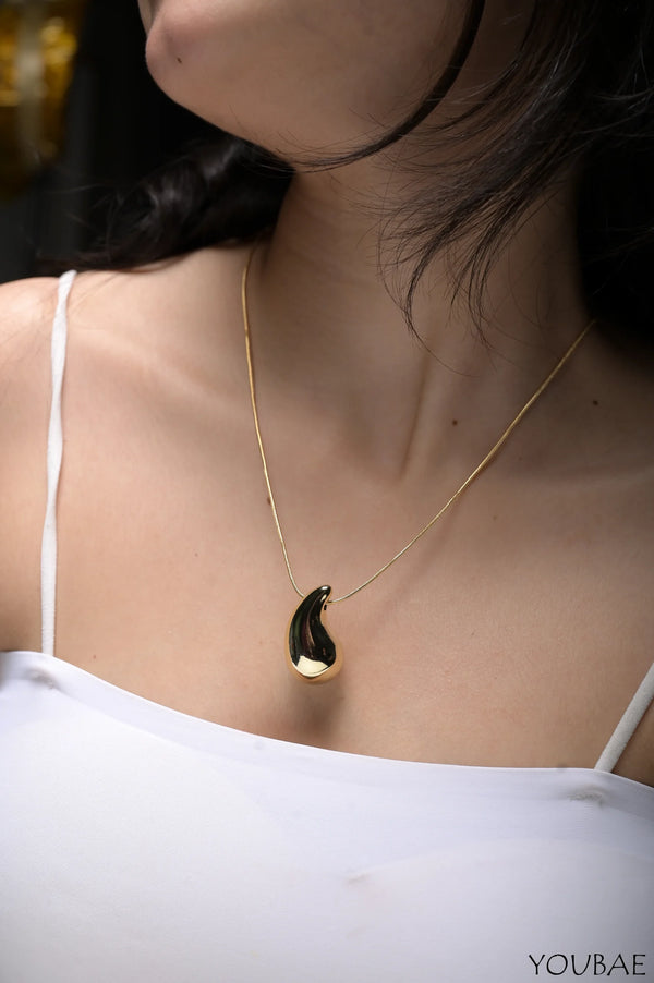 Statement Tear Drop Dainty Neckpiece