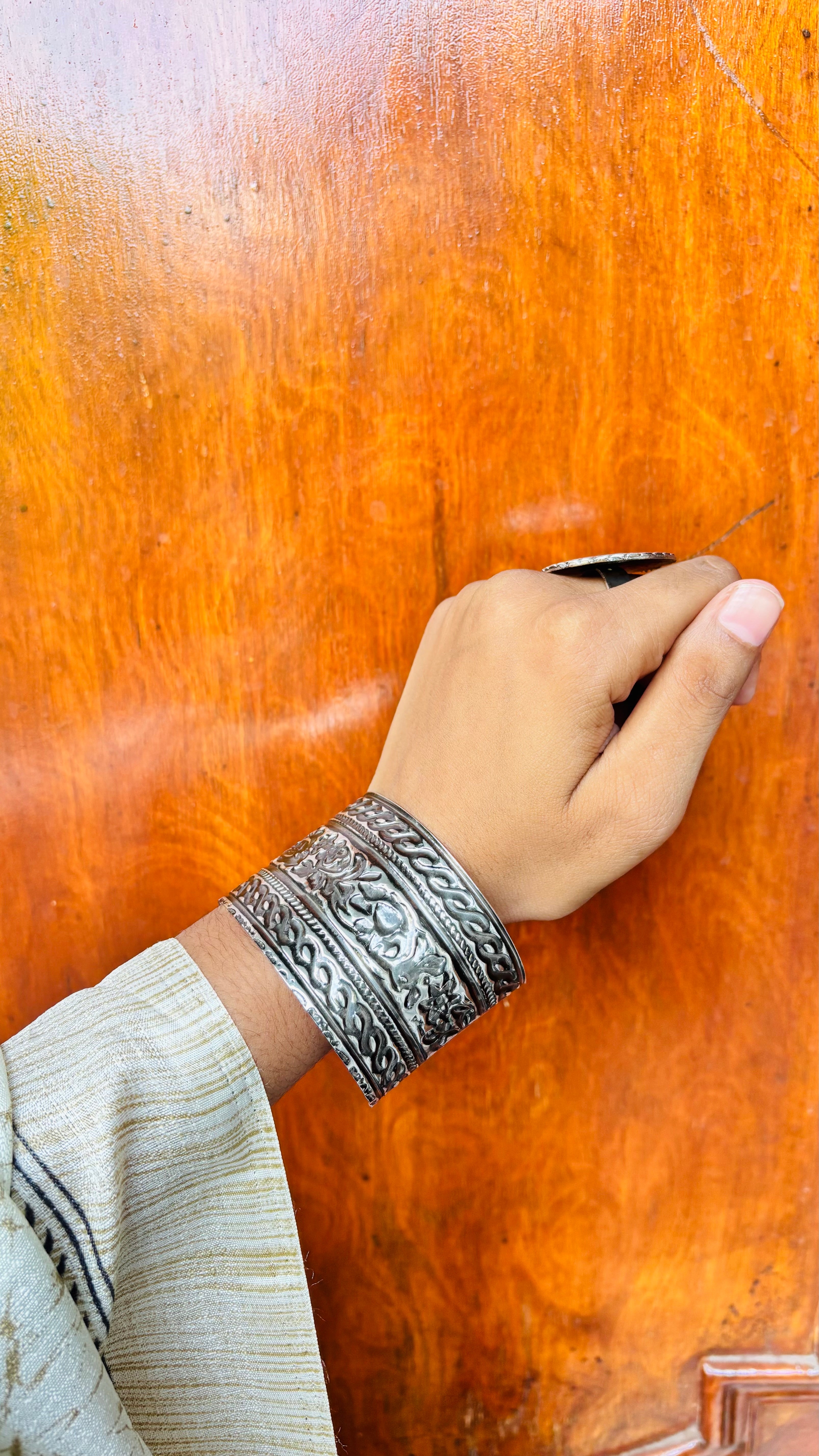 Dreamhold Free Sized Adjustable Hand Cuff - Single – Youbae.in