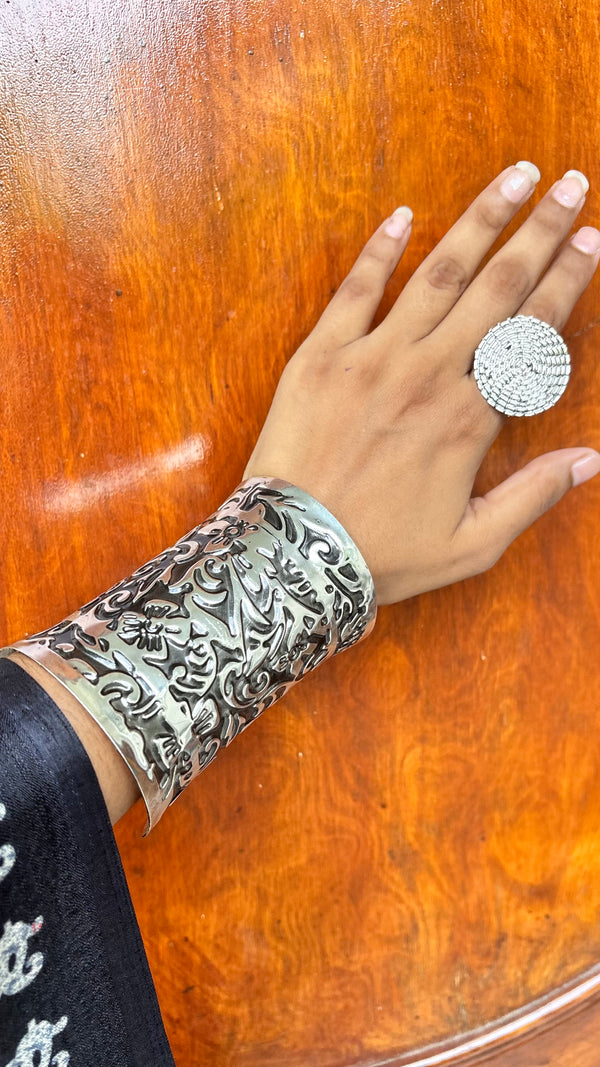Mehfil Wraps Free Sized Adjustable Hand Cuff - Single
