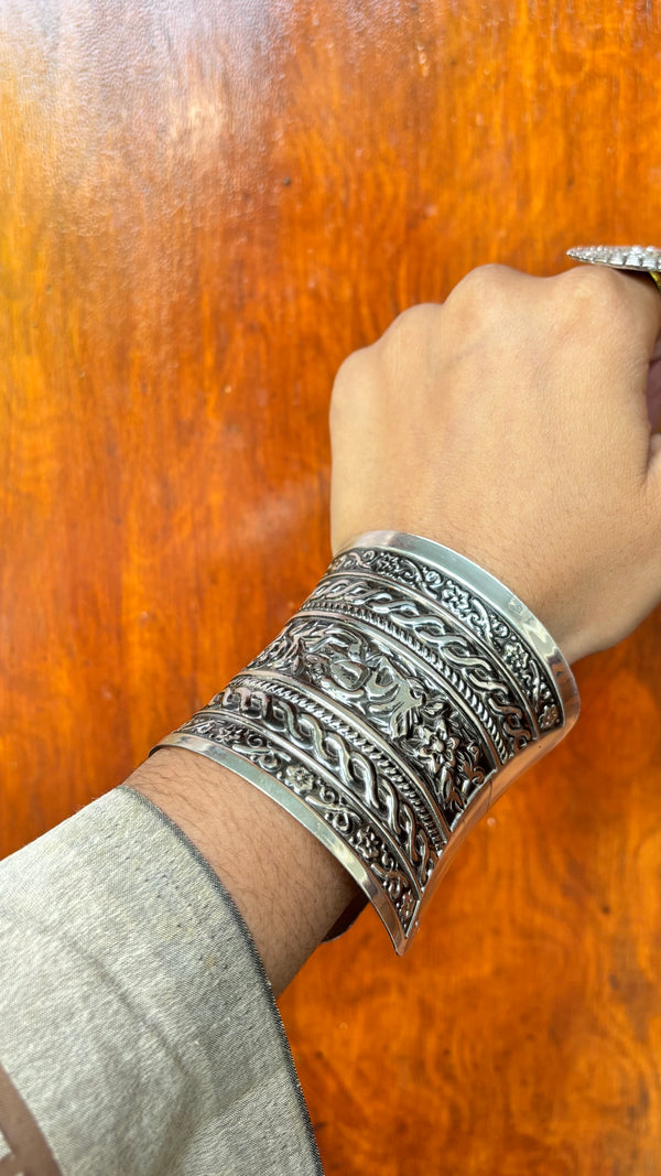 Boho Buzz Free Sized Adjustable Hand Cuff - Single