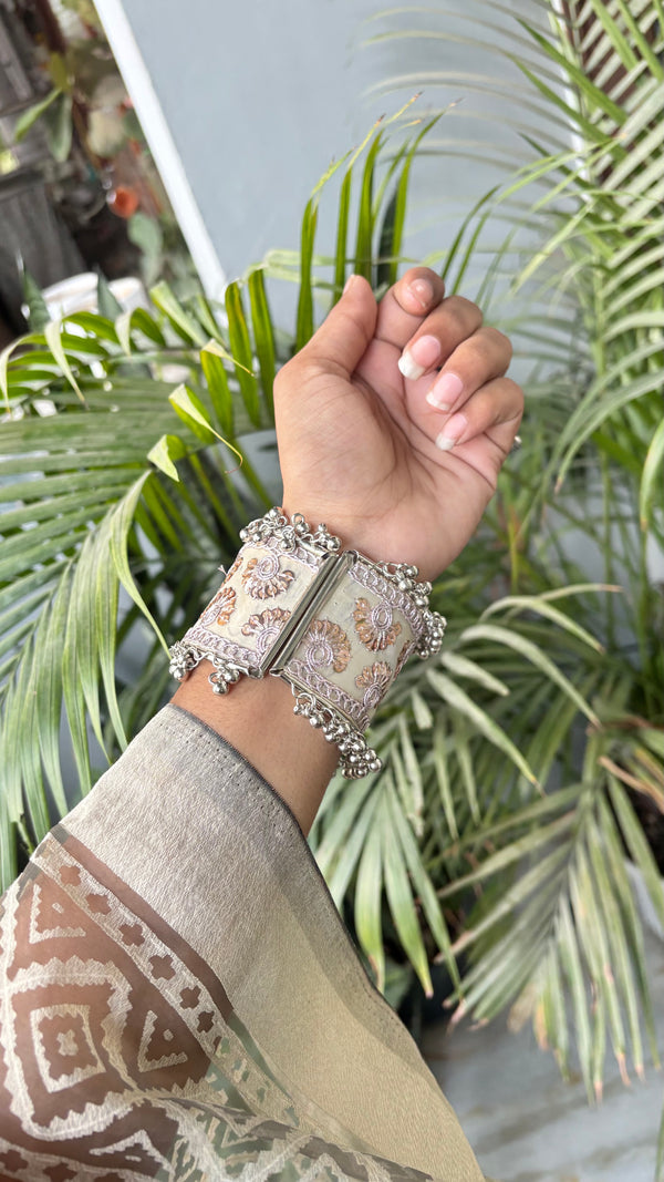 Andaaz-e-Banjara Free Sized Adjustable Hand Cuff