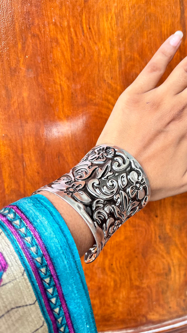 Desi Wraps Free Sized Adjustable Hand Cuff - Single