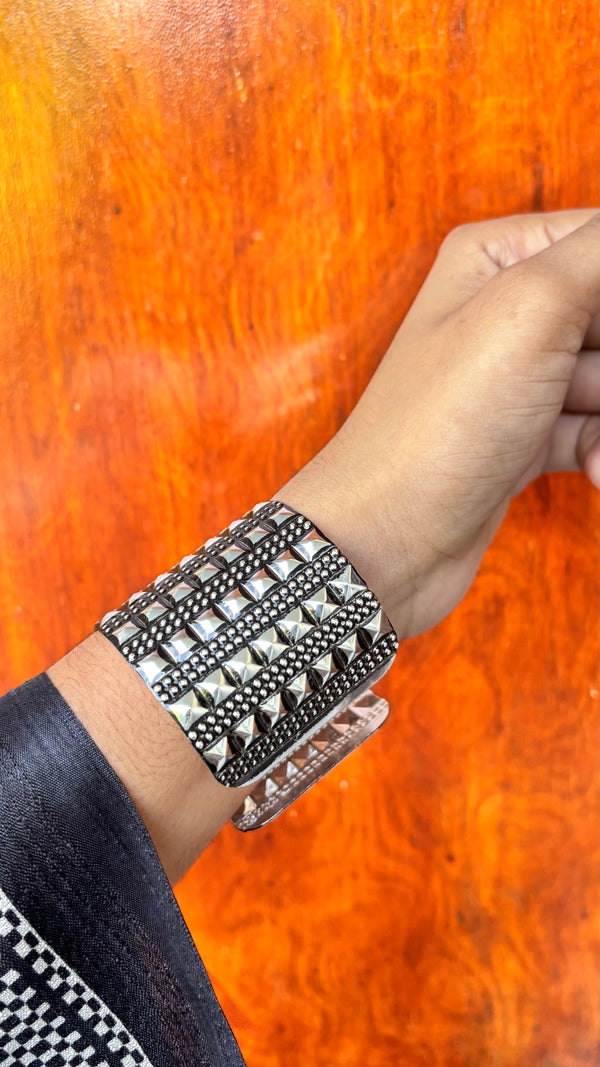 Chandi Ki Choom Free Sized Adjustable Hand Cuff - SIngle