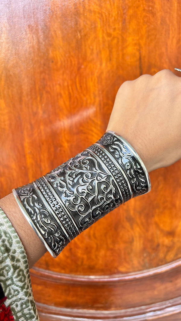 Haath Ki Baat Free Sized Adjustable Hand Cuff - Single